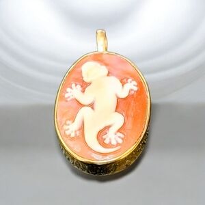 Unique Amedeo Hand Carved M+M Scognamiglio Seashell Double Sided Pendant Retired